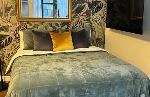 West Village Apartment | West Village Lush Green