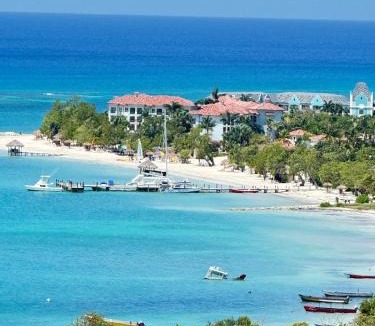 Whitehouse Villa | White Sky Beach Villas