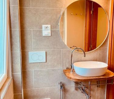 San Giovanni-Chiadino-Rozzol Apartment | Windows on the garden