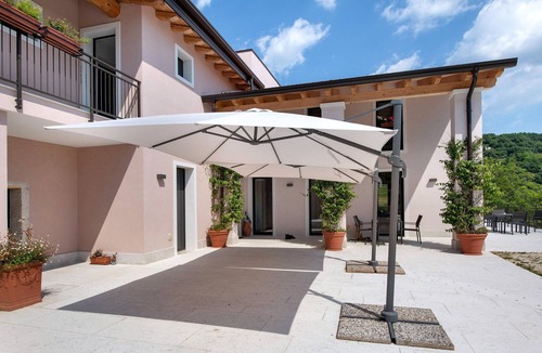 Negrar Apartment | Wine Room with Shared Garden, Wi-Fi and Air Conditioning
