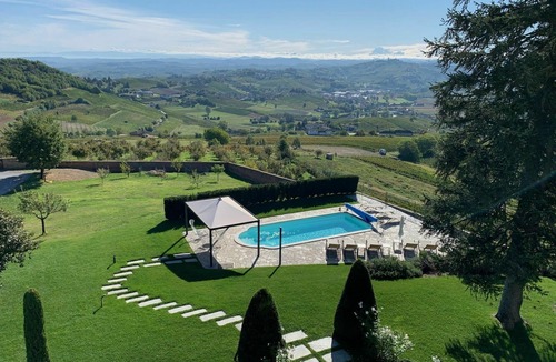 Costigliole d'Asti Villa | Wonderful private villa for 12 people with A/C, private pool, WIFI, TV, patio and panoramic view