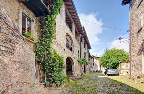 Carlazzo House | Workation Castle - Casa Galbiga