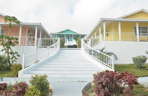 Rolleville Villa | Yellow Gardenview