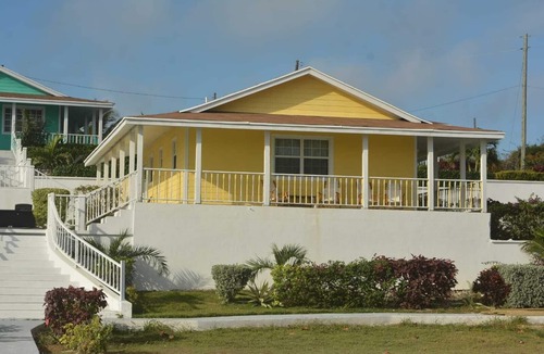 Rolleville Villa | Yellow Gardenview