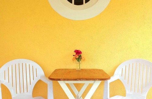 Orange Bay Villa | Your colorful Villa Anita in Orange Bay, JA. A place for families and friends.