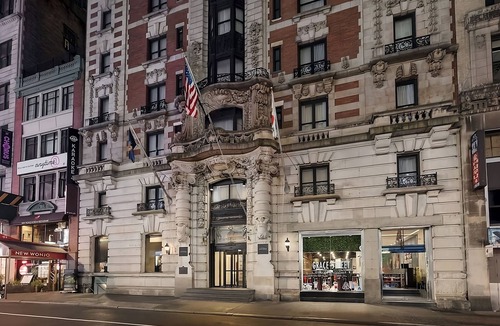 Koreatown Hotel | Your Home Away From Home! 2 Comfortable Units Near Flatiron Bldg., Pets Allowed!