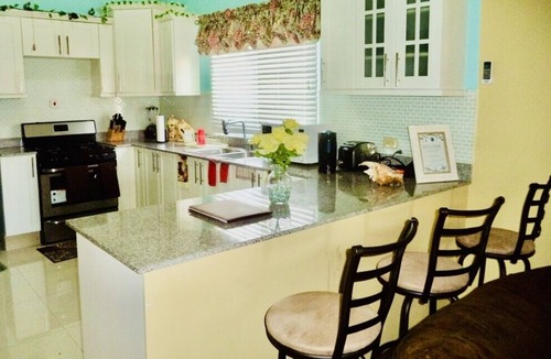 Kingston House | Your Tranquil Home Away From Home near KGN & Portmore