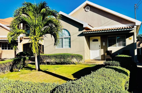 Kingston House | Your Tranquil Home Away From Home near KGN & Portmore