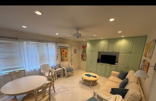 Yeoman Wood Condo | Your Tropical Home Away From Home