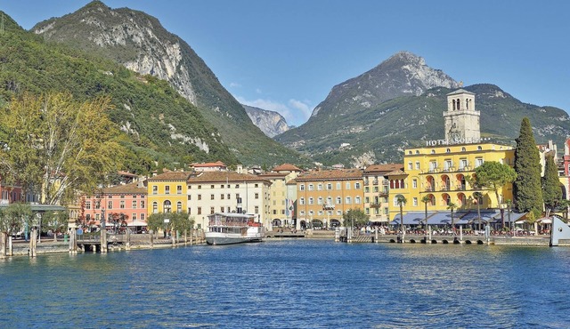 2 bedroom accommodation in Gardone Riviera BS