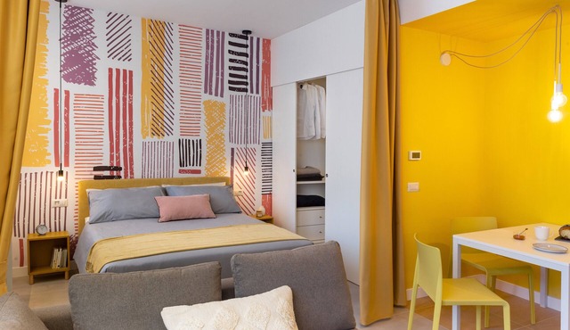 7Studios - 3 Yellow