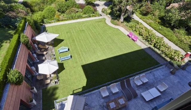 A PRESTIGIOUS WATERFRONT MANSION IN FRONT OF THE PENINSULA OF BELLAGIO