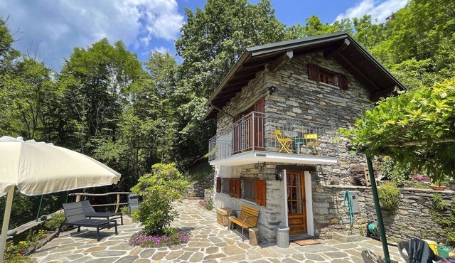 Accogliente Casa di Pietra in Mezzo ad una Strepitosa Fauna e Flora