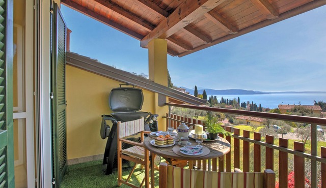 Alice Suite Terrace, lake view & Park, Gardone Riviera, Italy