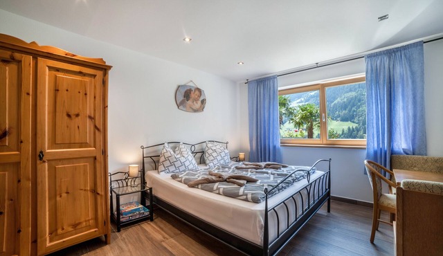 Apartment "Haus Reimon" with Shared Pool, Terrace & Wi-Fi