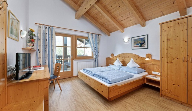 Apartment 'Hirzer' with Mountain View, Shared Garden and Wi-Fi