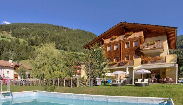 Apartment Hotel 'Naturresidenz Theistadl Apt 102' with Lake View, Garden & Wi-Fi