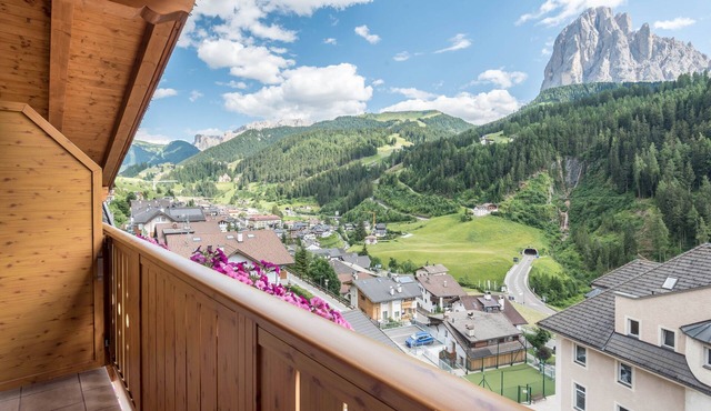 Apartment 'Hotel Residence Gardena Saslong' with Mountain View, Garden & Wi-Fi