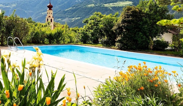 Apartment 'Jack Daniels' with Mountain View, Shared Pool and Wi-Fi