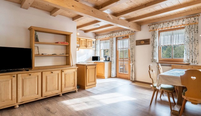 Apartment 'Kranebitterhof Edelweiss' with Mountain View, Shared Garden and Wi-Fi