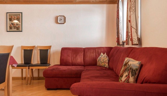 Apartment 'Ladinser Hof Reiterstube' with Mountain View, Shared Garden and Wi-Fi