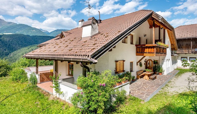 Apartment 'Lindenhof Apt 6' with Shared Garden & Wi-Fi