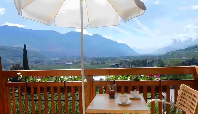 Apartment 'Mohnblume' with Mountain View, Wi-Fi and Air Conditioning
