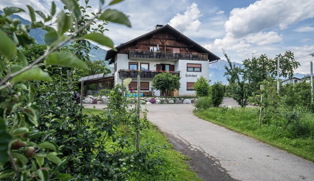Apartment "Mutspitz Leilichhof" with Mountain View, Wi-Fi, Balcony & Garden