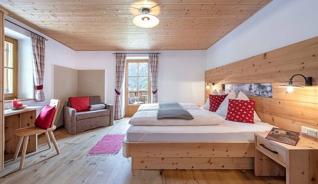 Apartment "Oberglarzhof Zirbel" with Mountain View, Garden & Wi-Fi