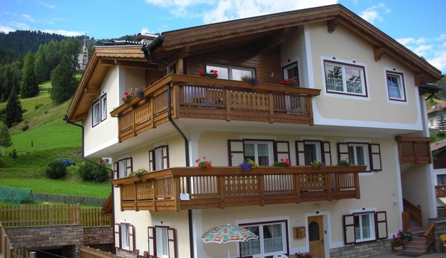 Apartment 'Roda De Vael' with Mountain View, Balcony and Wi-Fi