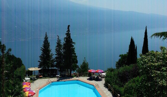 Apartment "Rustico" on Lake Garda/Limone, garden 70 sqm, 6pers m. Pool access, WLAN,