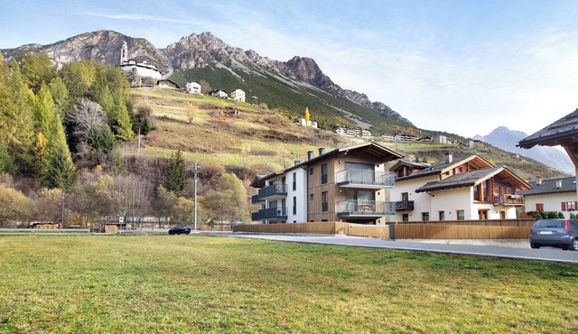 Apartment "Violet a due passi da Bormio" with Mountain View, Private Balcony & Wi-Fi