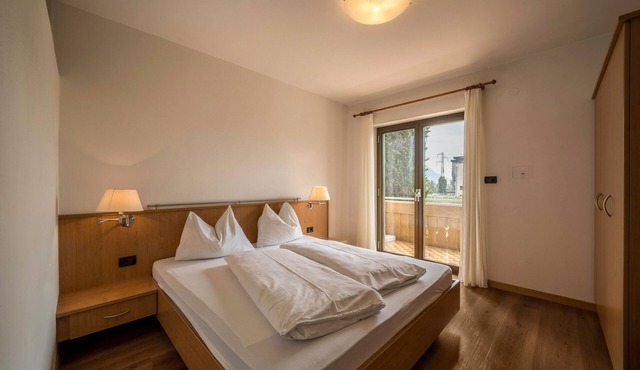 Apartment "Weinsepphof 3" with Mountain View, Pool, Wi-Fi, Garden & Balcony