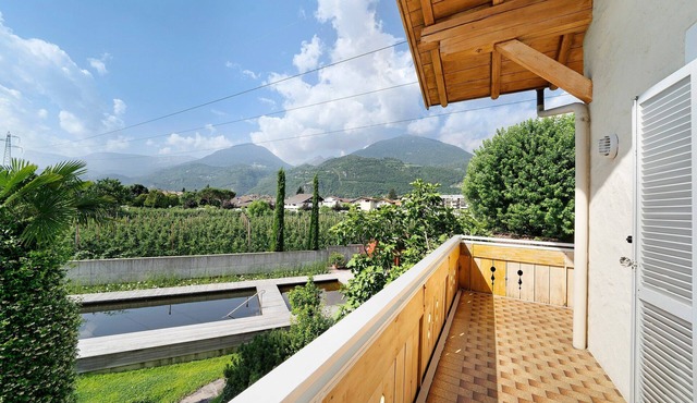 Apartment "Weinsepphof 6" with Mountain View, Pool, Wi-Fi, Garden & Balcony
