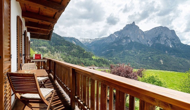 Apartment 'Weitblick' with Mountain View, Shared Pool and Wi-Fi