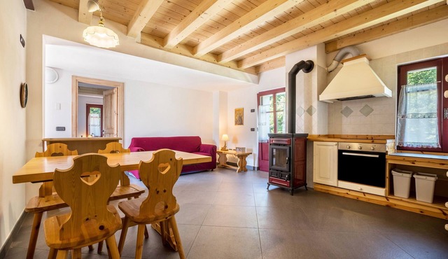 'Appartamento Del Boscaiolo' Apartment with Mountain View, Shared Garden and Balcony
