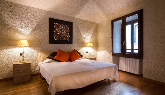 Art Apartment with lake-view terrace, parking, and turkish bath.