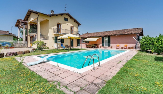 Attractive holiday home with pool for a wonderful vacation with loved ones.