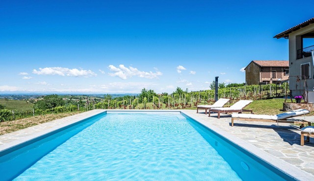 Beautiful apartment for 4 guests with A/C, pool, WIFI, TV and terrace