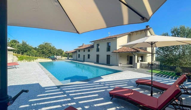 Beautiful apartment for 8 people with private pool, A/C, WIFI, balcony and panoramic view