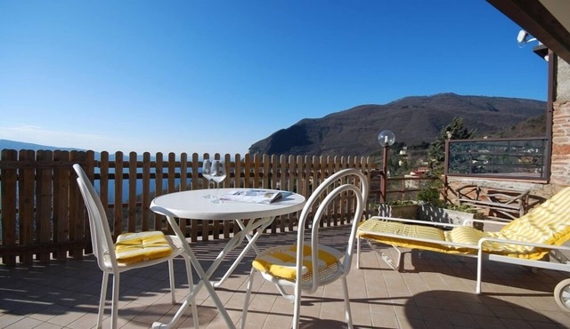 Beautiful apartment with large terrace and breathtaking lake and mountain views
