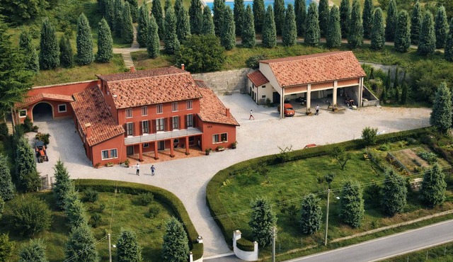 Beautiful country house with large pool near Lake Garda, WiFi, pure Italy.