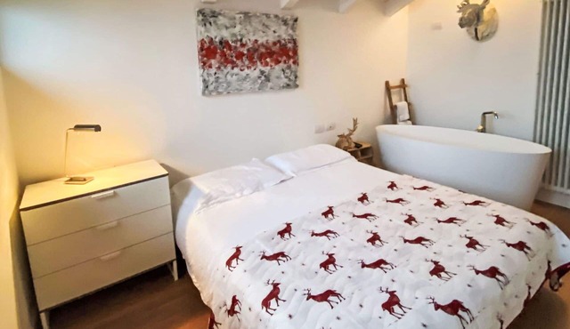 Beautiful private villa for 3 guests with WIFI, TV, patio and pets allowed