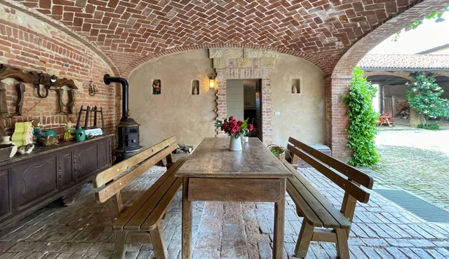 Beautiful private villa for 4 guests with hot tub, WIFI, terrace and parking
