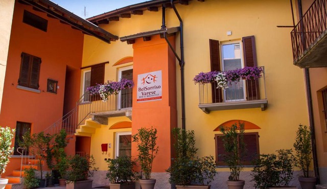 BelSorrisoVarese - Family Room - Private Parking - Reservation Required