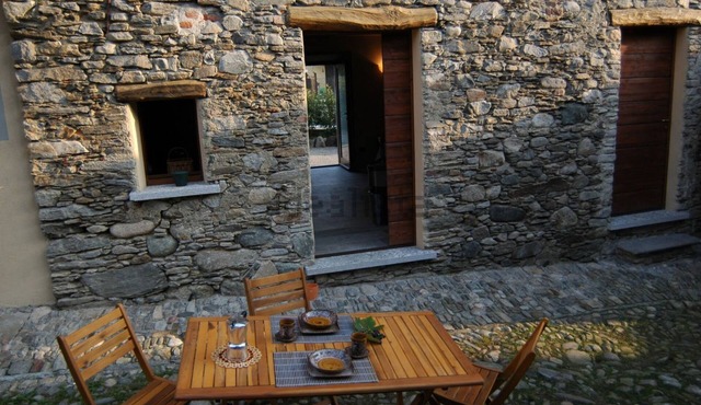 Between Lago Maggiore and Lago d'Orta. Strategic location to visit the pre-Alps.