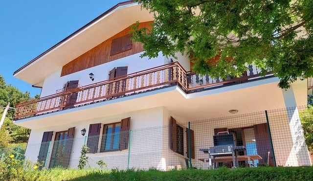 Casa Anna: Lake Garda Views, 1,500 m² Private Garden and Private Terraces