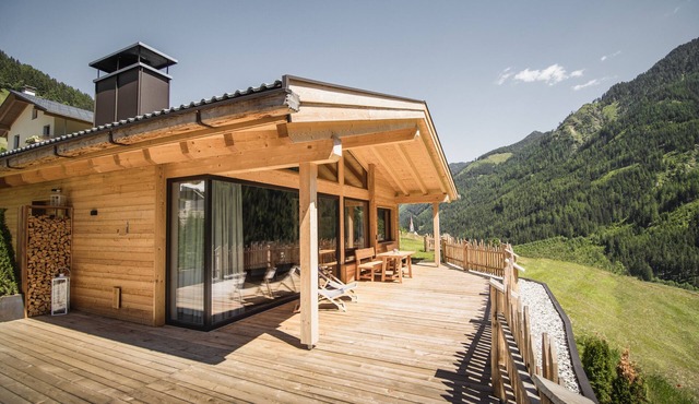 Chalet 'Berg' with Mountain View, Private Terrace and Wi-Fi