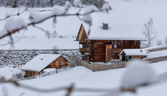 Chalet 'Kasern' with Mountain View, Private Terrace and Wi-Fi