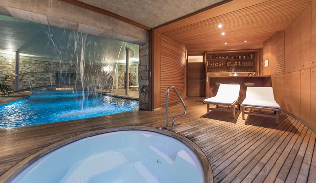Chalet 'Turm' with Mountain View, Private Terrace, swimming pool and sauna